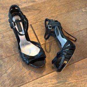 White House Black Market Heels 👠 Size 7.5 • faux snake skin with bow on toe
